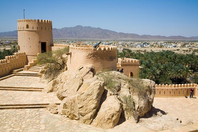 The North & Nakhl Half Day Tour from Muscat - Air-conditioned transport and audio commentary: the real value