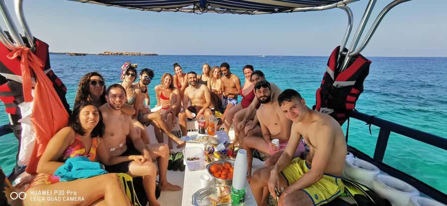 Try scuba Diving Tours To Daymaniyat Islands. - Break time on the water: shaded comfort and a real meal