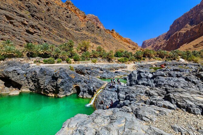 Wadi Arbeieen Tour - Entering Wadi Arbeen: Canyon Walks and Plantation Shade