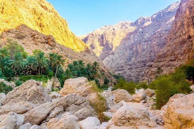 Wadi Shab and Bimmah Sinkhole Full Day Tour - Bimmah Sinkhole: A Free Hour at the Deep Crater Water