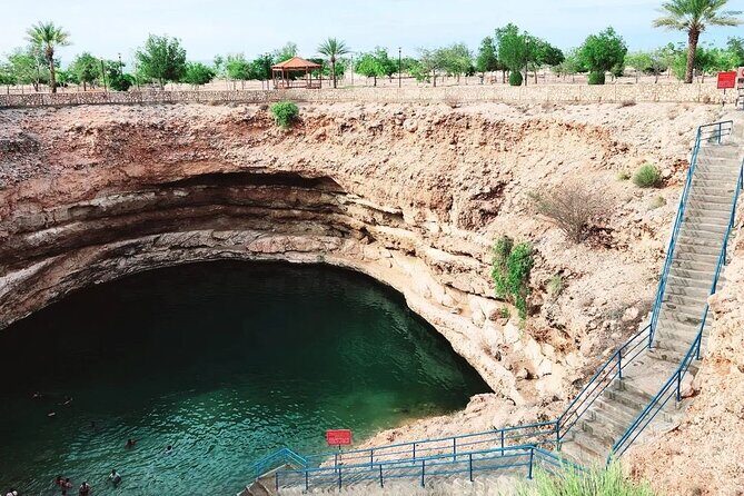 Wadi Shab and Bimmah Sinkhole Private Day Trip+Lunch - Lunch after the canyon: a reset without wasting the day