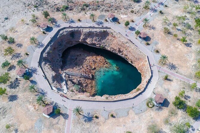 Wadi Shab and Bimmah Sinkhole Private Day Trip+Lunch - Price and time: what $135 per person really buys