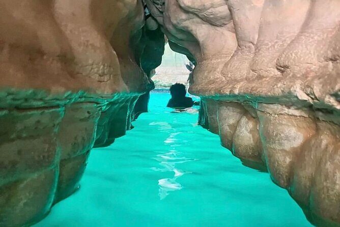 WADI SHAB - Muscat, Oman - Bimmah Sinkhole: emerald water, a meteorite story, and tiny fish moments