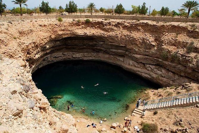 Wadishab and Bhima Sink Hole (Sharing Tours - Shared tour vs. renting a car: what you gain