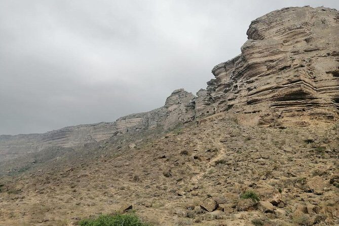Where Sea Meets Rock: A Scenic Journey to West Salalah’s Shores - Al Fazayah Beach: where you actually get to relax